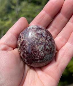 Garnet-Grenatite Puffy Palm Stone