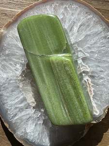 Tremolite Green: Tremolite, Green Freeform