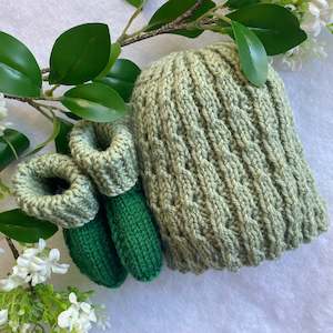 "Nova" merino baby hat and booties set