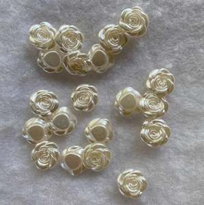 Buttons: Rose shaped "pearl" buttons - pack of 10