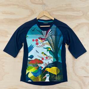 Size Small: Fantail Riding Top