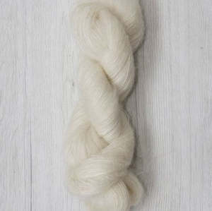 DHG - Undyed Superwash Fluffy - 50  gm - 75% Kid Mohair, 25% Silk