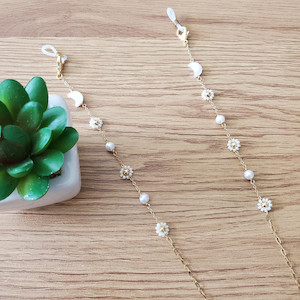 Products: Bead Flowers Mask/glasses holder- Nativo Nativo International