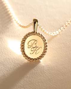 Knots Collection: Knots Engraving Necklace