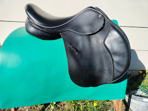 Products: Black Country Ricochet Jump 2nd Love Saddles