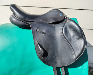 Products: Hastilow & Sons Berwick Monoflap Jump Saddle 2nd Love Saddles