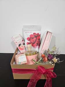 Fresh Flowers: 'Simply The Best' Gift Box for Her