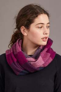 Accessories: POSSUM & MERINO OMBRE SNOOD 658