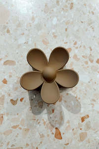 Hair Clips: Large Retro Daisy Claw Clip - Mocha