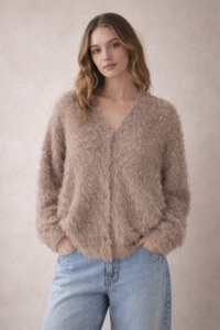 Knitwear: Teddy Cardi - Latte
