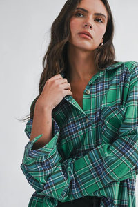 The Oversized Flannel Shirt - Evergreen