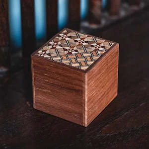 Puzzle Boxes: Japanese Handmade Puzzle Box - 2 Sun 4 Steps - Yosegi/Walnut