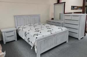4pcs Bedroom Suites: Gloria 4PCS Bedroom Suite Solid Wood White Wash in Queen/ King from