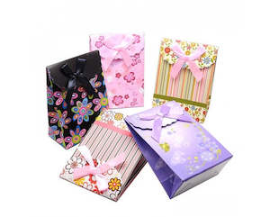Packaging: Paper Gift Bag