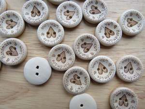 Buttons: 5 x 25mm Large Heart in Centre with  Handmade with love on circumference buttons