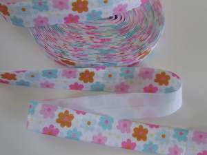 Flowers: 4.7m Mixed colour daisy like flowers on whte background Fold Over Elastic FOE Foldover 15mm