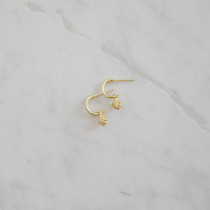 She Shell Hoop Studs | Gold