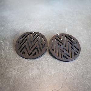Nga Uara: Earrings Black, Mana
