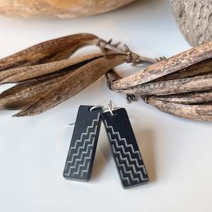 Jewellery: Earrings Black, Poutama