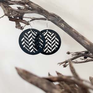 Jewellery: Earrings Black, Taki Rua Circle