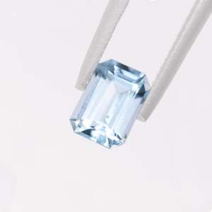 400 500: Ice Blue Aquamarine Emerald cut 1.28 carats
