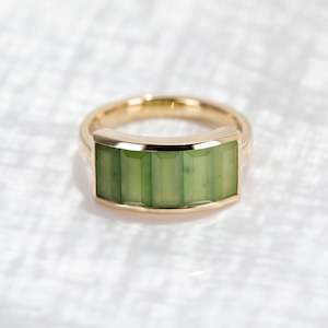 Pounamu: Unfolding Light ring with Pounamu in Yellow Gold or Platinum