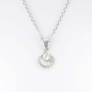 Mother Of Pearl: Venus Pearl Pendant in Sterling Silver
