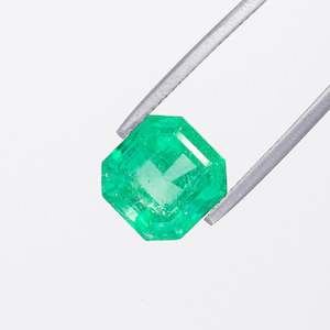 Emerald: Neon Emerald - Emerald cut 4.94 carats