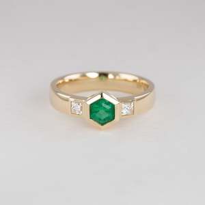 Little Princess ring with Emerald and Diamonds