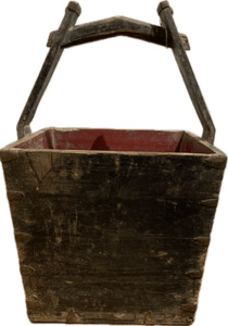 Decorative Homeware: antique wooden baskets