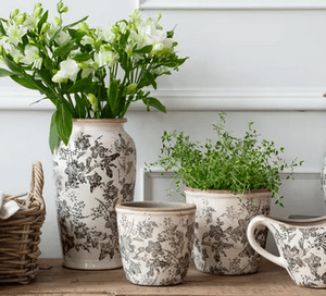 Pots & Vases: floral vase small
