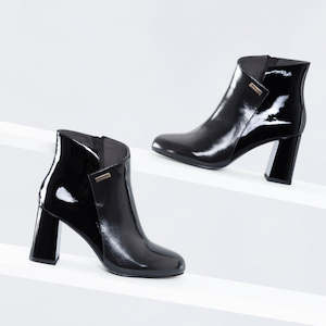 Black Staples: Darla Ankle Boot | Black combo leather