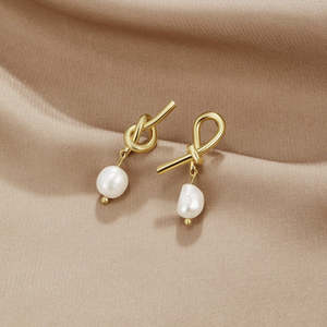 Bridal Jewellery: Knotted Gold & Freshwater Pearl Earrings