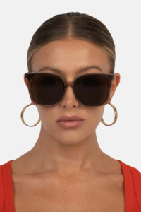 Eyewear: Betty | Trans Olive/Brown