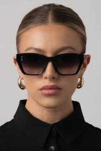 Eyewear: Belle | Black/Smoke Fade