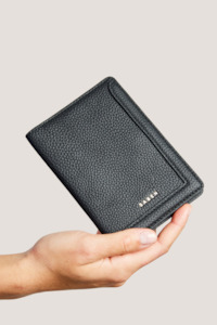 Saben: Linz Passport Wallet | Black