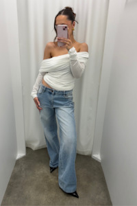Abrand Jeans: 99 Low Baggy | Kaia Worn