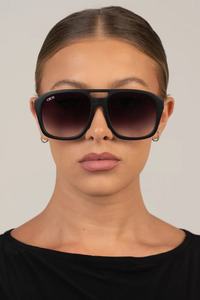 Eyewear: Reina | Black/Smoke Fade
