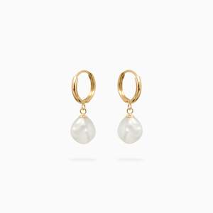Huggies Hoops Earrings: ISLA KESHI PEARL HOOPS