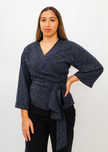 Puhoro Wrap Top