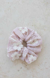 Accessories: MINI SCRUNCHIE - CELESTE BLUSH