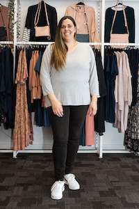 Ls Essential Tops All Colourways: V-neck LS Essential Top - Light Grey