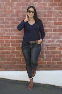 Ls Essential Tops All Colourways: V-neck LS Essential Top - Navy