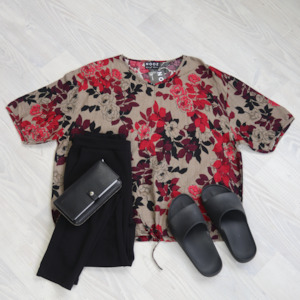 Short Sleeve Verity Tie Top- Burgundy Rose Garden