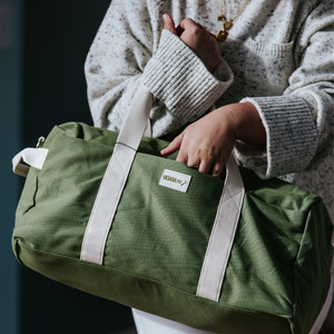 Accessories: Martinborough Overnight Bag - Olive