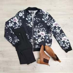 McKenzie Floral Zip Up - Black