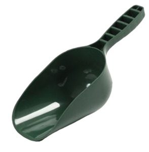 Plastic Feed Scoop - Medium Northern Hylines