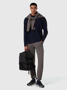 Apparel: Long-sleeved stretch jersey T-shirt