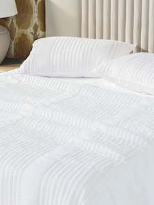 Puritsu White Bedspread