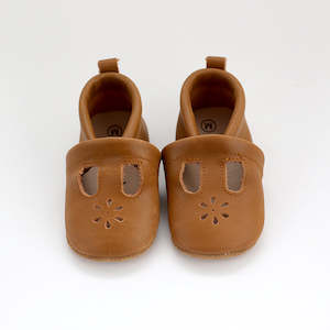 Shoes: Wander Leather Soft Soled T-Bars